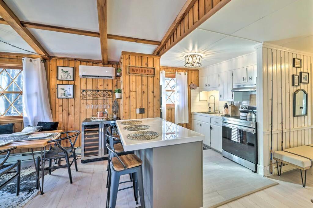 Stylish And Cozy Cabin, Walking Distance To Big Bass Lake Gouldsboro 外观 照片