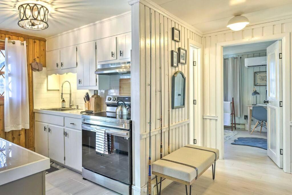 Stylish And Cozy Cabin, Walking Distance To Big Bass Lake Gouldsboro 外观 照片