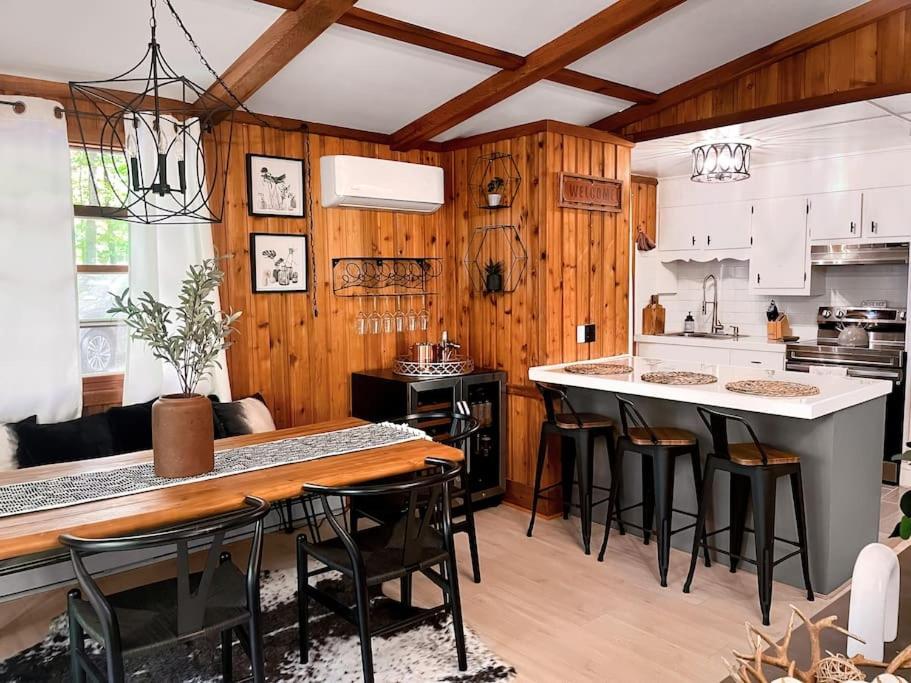 Stylish And Cozy Cabin, Walking Distance To Big Bass Lake Gouldsboro 外观 照片