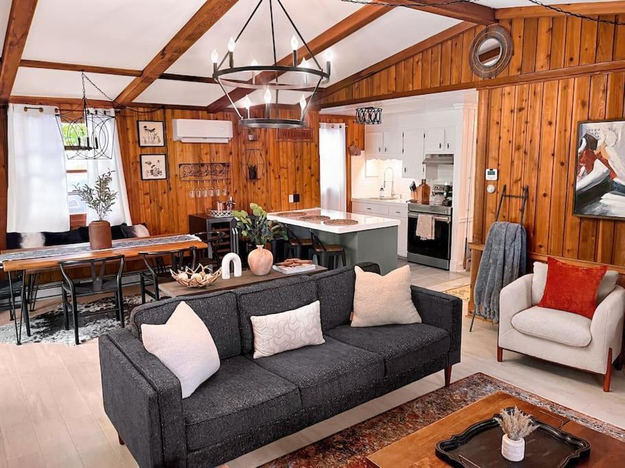Stylish And Cozy Cabin, Walking Distance To Big Bass Lake Gouldsboro 外观 照片