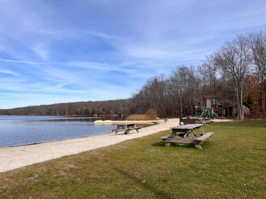 Stylish And Cozy Cabin, Walking Distance To Big Bass Lake Gouldsboro 外观 照片