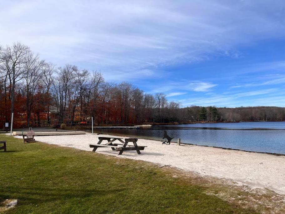 Stylish And Cozy Cabin, Walking Distance To Big Bass Lake Gouldsboro 外观 照片
