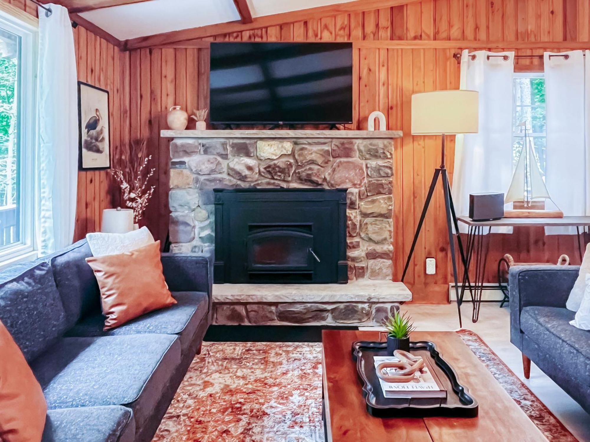 Stylish And Cozy Cabin, Walking Distance To Big Bass Lake Gouldsboro 外观 照片